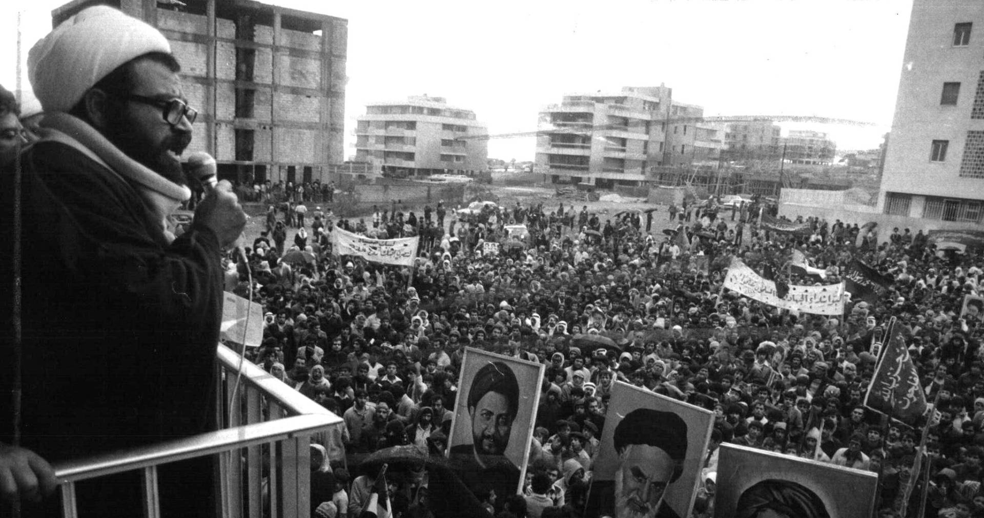 مسيرات في بيروت تأييدا للثورة الإسلامية في إيران. ويخطب فيهم صبحي الطفيلي في 30 نوفمبر 1979